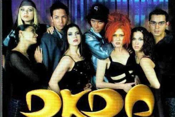 En 1999 se grabó la telenovela juvenil "DKDA... Sueños de juventud", historia que contaba las vivencias de un grupo musical, pero no todos los protagonistas eran cantantes, tal es el caso de Verónica Jaspeado, Paola Cantú y Sharis Cid.