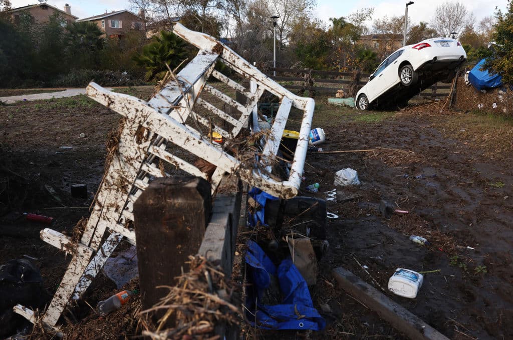 Hubo familias que lo perdieron todo, con 
<b><a href="https://www.univision.com/local/los-angeles-kmex/gobernador-de-california-san-diego-estado-de-emergencia-danos-lluvias" target="_blank">la caída histórica de 2.73 pulgadas de lluvia</a></b>, registrada este lunes.