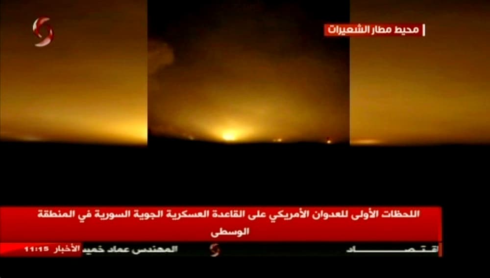 El ataque se produjo después de que el presidente 
<a href="http://www.univision.com/temas/donald-trump"><b>Donald Trump </b></a>anunciara que estaba reevaluando su postura sobre Siria tras el ataque con un arma química que dejó el martes más de 80 muertos, incluyendo decenas de niños.