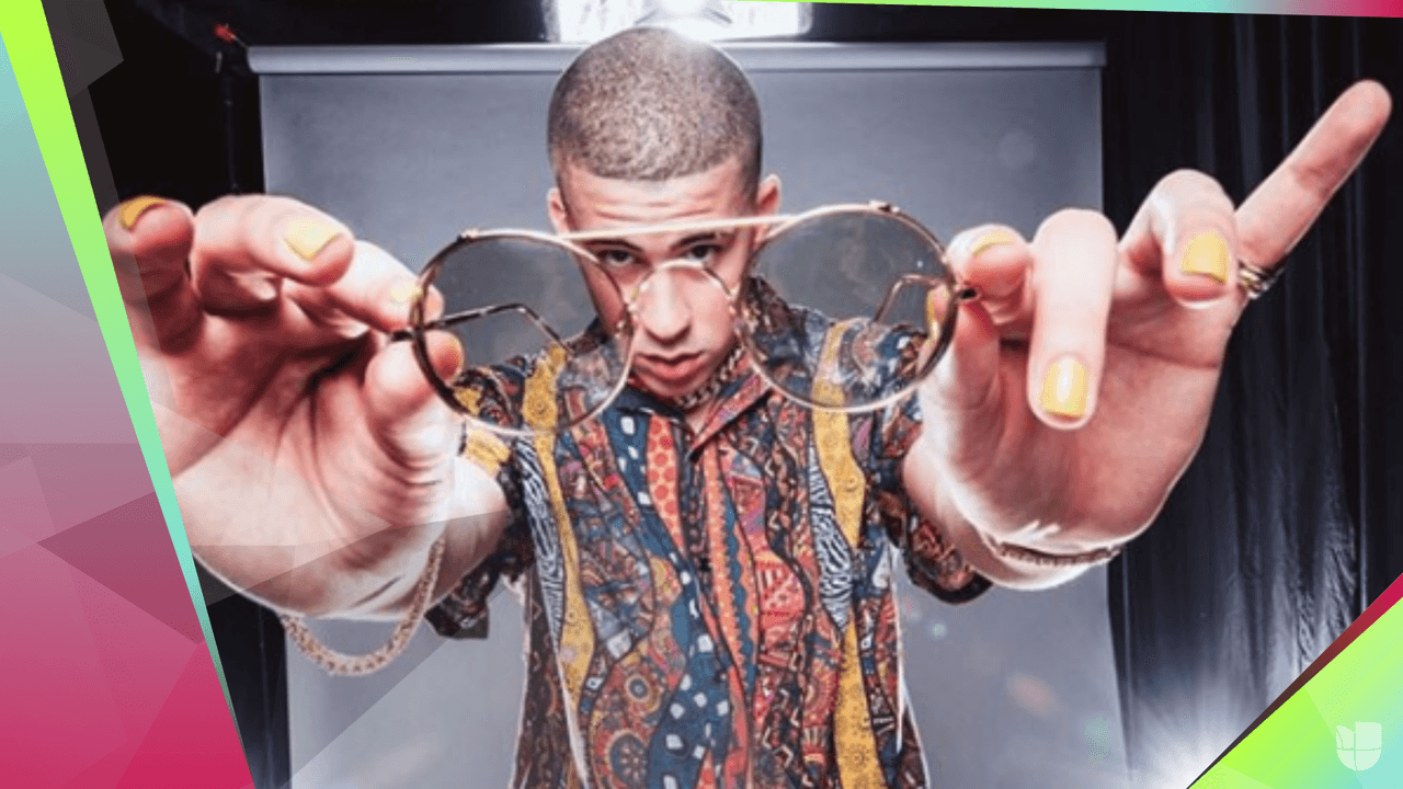 A través de 
<b><a href="https://twitter.com/sanbenito" target="_blank">su cuenta de Twitter</a></b>, Bad Bunny hizo el llamado a marchar: "Esta gente (los del gobierno) 
<b>piensa que tenemos miedo</b> y vamos a demostrarle que 
<b>están bien equivocados</b>".