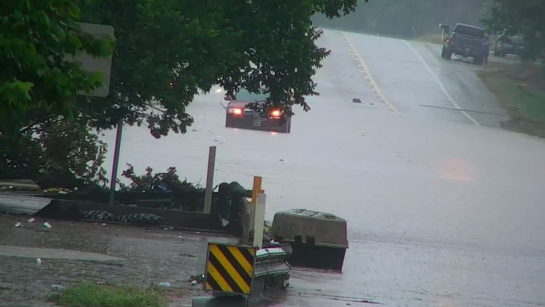 Río en Texas crece 30 pies en menos de una hora: inundaciones dejan al menos seis muertos