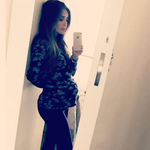 Durante los 9 meses de su embarazo no abandonó ni un segundo a sus fans, haciéndolos participes de su hermoso milagro.