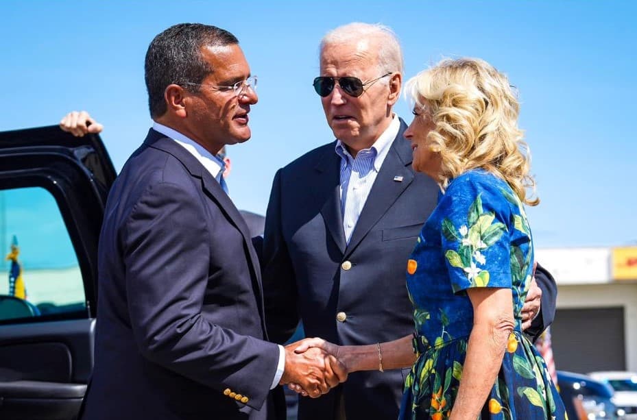 Pasó el tiempo y azotó otro huracán. Entonces, la semana pasada, Biden y la primera dama de Estados Unidos coordinaron con el gobernador Pedro Pierluisi su viaje a la Isla, donde dejaron saber cómo Estados Unidos apoya los esfuerzos de recuperación tras 
<b><a href="https://www.univision.com/local/puerto-rico-wlii/aumentan-muertes-casos-leptospirosis-puerto-rico-huracan-fiona" target="_blank">el paso de Fiona, el pasado 18 de septiembre</a></b>.