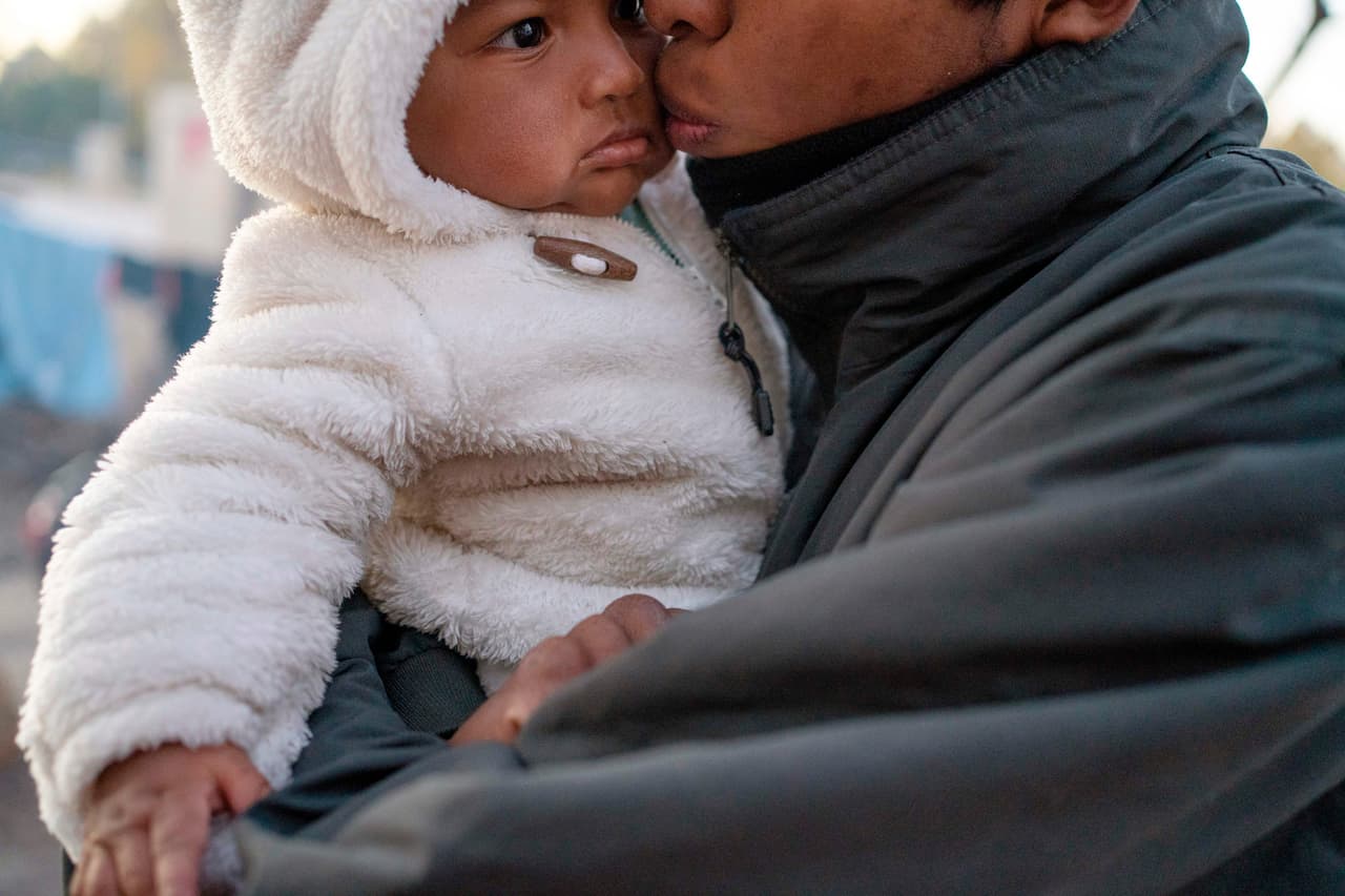 Anuncian plan para acelerar procesos de asilo de familias que llegan a la frontera 