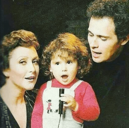 Angélica Vale y sus papás.