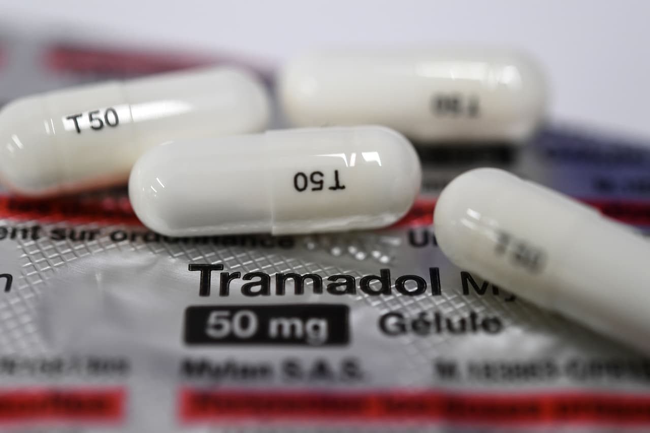 Manten todos los medicamentos fuera del alcance de los niños. Ellos son curiosos y a menudo piensan que las vitaminas y los medicamentos son dulces.