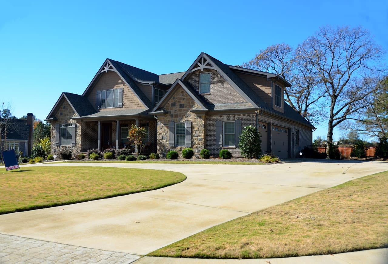 “Austin ha tenido uno de los mercados inmobiliarios más calientes de la era de la pandemia del coronavirus”, de acuerdo con el informe de 
<a href="https://www.redfin.com/news/austin-homes-selling-above-asking-price/" target="_blank">Redfin</a>.