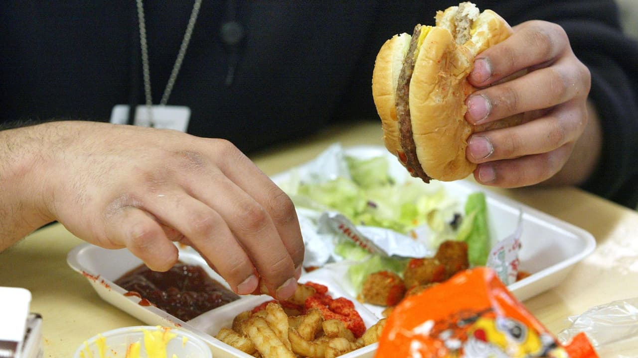 Los alimentos ultraprocesados pueden aumentar el riesgo de padecer cáncer, según estudios