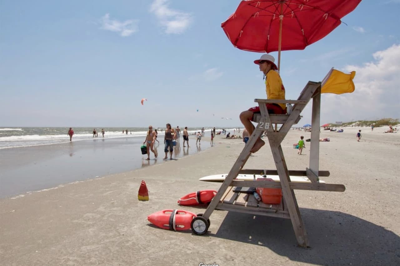 <b>Puesto 10: Beachwalker Park, Carolina del sur.</b> Está ubicada en la isla de Kiawah, al sur de Charleston. Según Stephen P. Leatherman, profesor de estudios medioambientales de la Universidad Internacional de Florida (FIU), y quién publica este ranking desde 1991, “esta costa de aguas limpias y ricas en deliciosos mariscos es ideal para los para amantes de la naturaleza”.