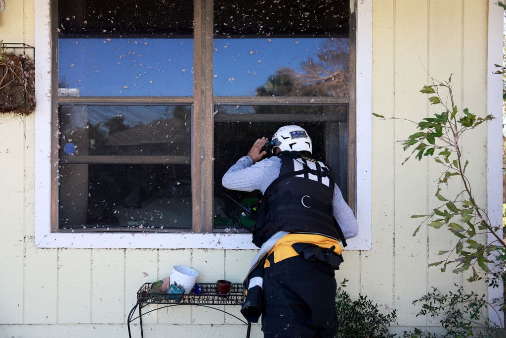 Cifra de muertos por el huracán Ian sigue subiendo mientras que en zonas de desastre de Florida la situación empeora