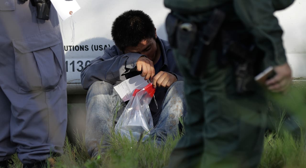 La política fronteriza de Trump amenaza con llenar cárceles y colapsar las cortes de inmigración