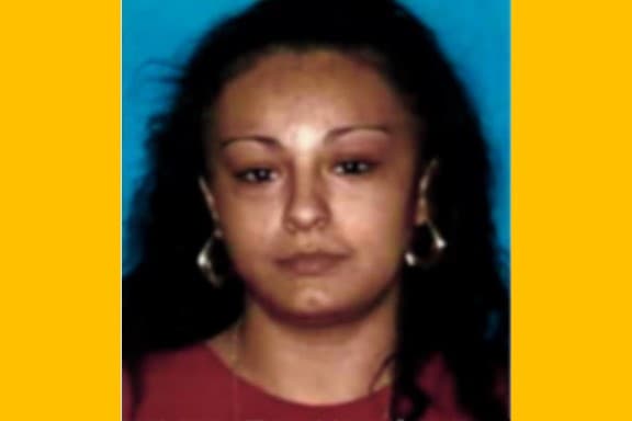 <h3 class="cms-H3-H3">XÓCHITL AURORA DE LA TORRE </h3>
<br>
<br>Esta mujer, que se encuentra prófuga, es acusada de asesinato y robo. Xóchitl Se cree que tiene 40 años y se hace llamar Sochill Aurora de La Torre, Xochitl Aurora de La Torre, Sochill De la Torre o Xochiltl De la Torre. 
<br>
<br>El FBI anda tras su captura por su presunta participación en el asesinato de un hombre el 10 de septiembre de 2004 en Los Ángeles, California. De la Torre tiene vínculos familiares en México y Murrieta, California.
<br>
<br>Hay una orden de captura contra ella, desde el 16 de noviembre de 2004.