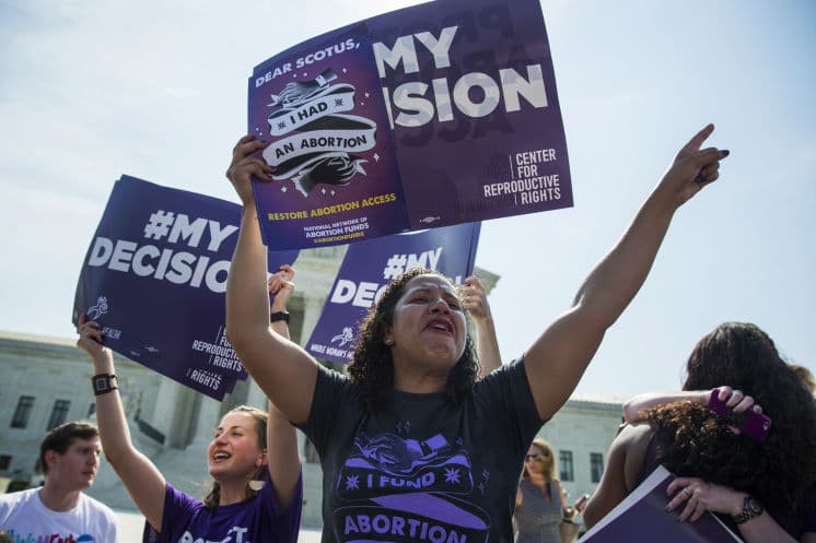 Corte Suprema no bloqueará la ley antiaborto de Texas por ahora y pone fecha para su revisión el 1 de noviembre
