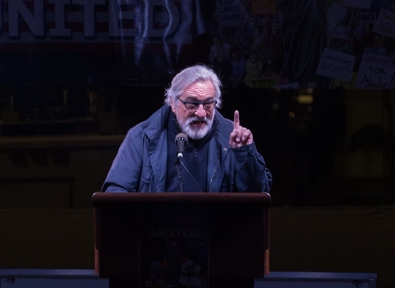 Hace un par de días Robert De Niro escribió 
<a href="http://www.univision.com/entretenimiento/robert-de-niro-apoya-las-palabras-que-meryl-streep-pronuncio-contra-donald-trump">una carta a la actriz Meryl Streep</a> para mostrar su apoyo a la actriz, quien hizo una dura crítica a Trump durante la ceremonia de los Golden Globes.