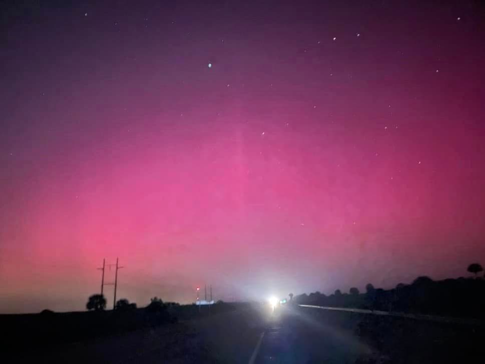 Tras una fuerte tormenta de sol, se pudieron apreciar este fenómeno en zonas alejadas o muy oscuras del sur de la Florida.