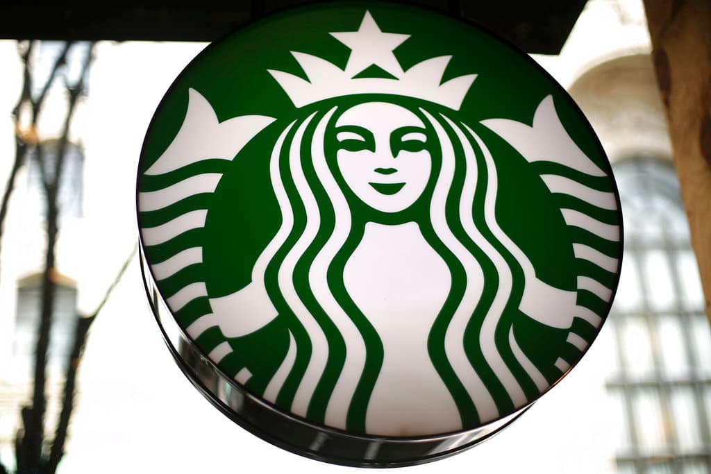 Tienda Satarbucks en los bulevares Hollywood y Western en Los Angeles.