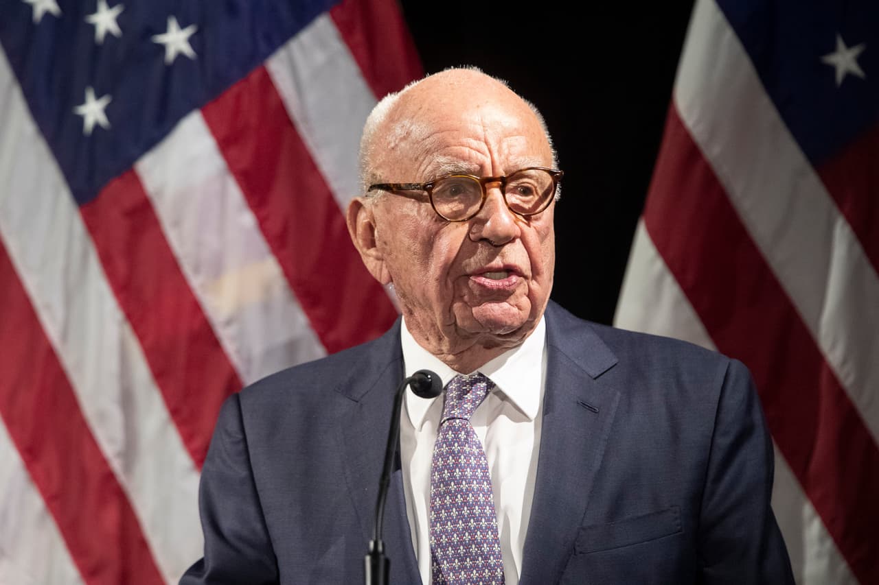Rupert Murdoch, el poderoso presidente de Fox, reconoce que las elecciones de 2020 “no fueron robadas” (aunque su canal decía lo contrario)