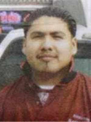 <h3 class="cms-H3-H3">Gerardo Cruz-Hernández</h3>
<br>
<br>El mexicano, de entre 33 y 37 años, es 
<a href="https://www.fbi.gov/wanted/cac/gerardo-cruz-hernandez" target="_blank">acusado de agredir sexualmente de una adolescente entre 2011 y 2014, cuando la víctima tenía entre 12 y 15 años</a> en el Condado de Montgomery, Norristown, Pensilvania. 
<br>
<br>El 17 de enero de 2014, Cruz-Hernández fue acusado de múltiples cargos de violación forzada, violación de una niña, agresión sexual reglamentaria, relaciones sexuales involuntarias, contacto ilícito con una menor, asalto indecente, asalto simple, poner en peligro imprudentemente a otra persona, amenazas terroristas y corrupción de menores. 
<br>
<br>Casi un año despúes se emitió una orden de arresto federal, después de que Cruz-Hernández fuera acusado de fuga ilegal para evitar el enjuiciamiento.
<br>
<br>La agencia cree que el fugitivo puede haber huido a México. 
<br>