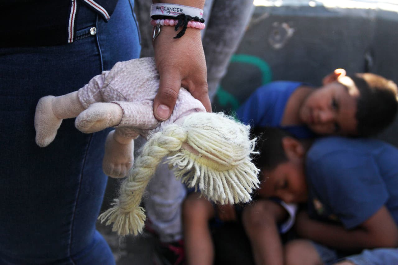 En los dos primeros años 'Quédate en México' rechazó más de 40,000 casos por errores del sistema