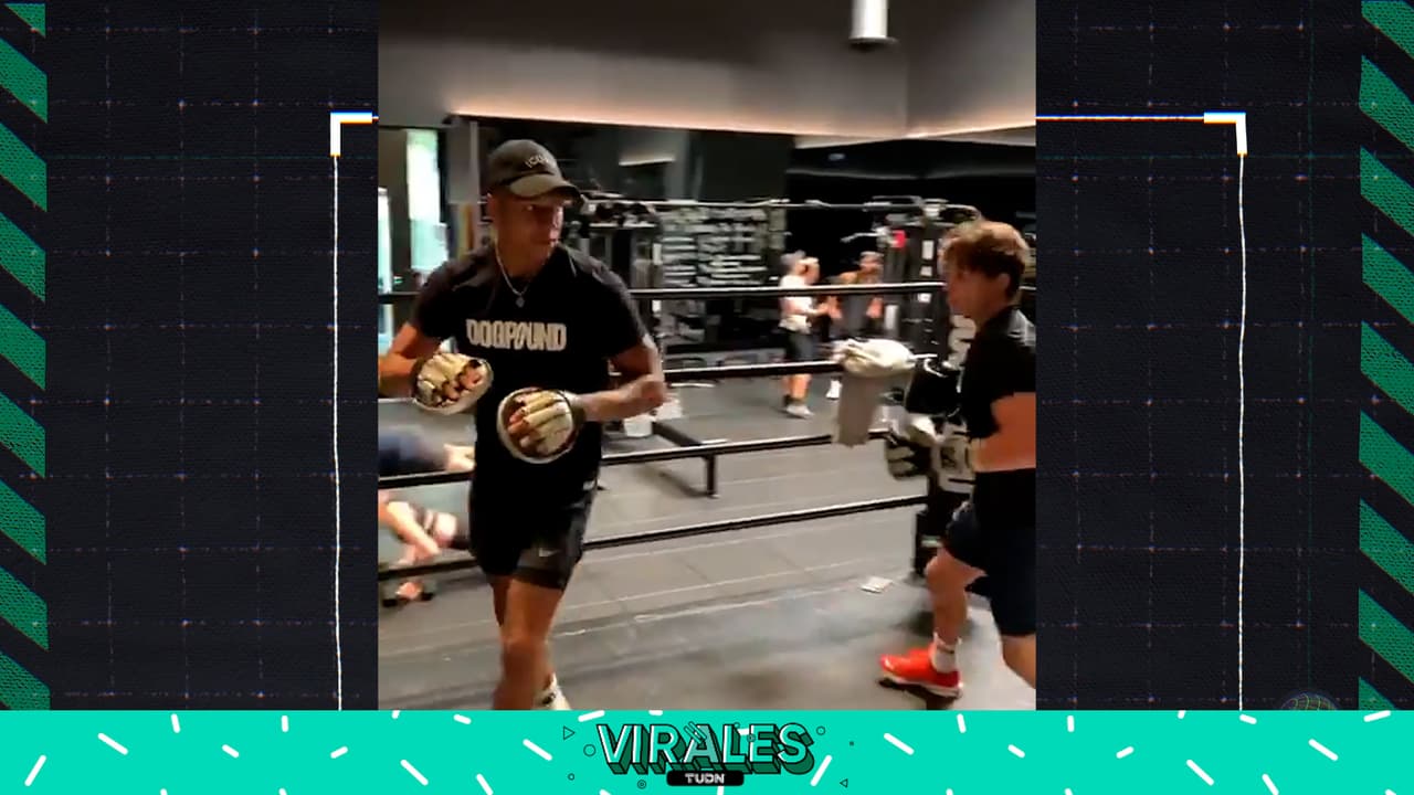 ¡Sentido arácnido! Spiderman presume sus dotes en el boxeo