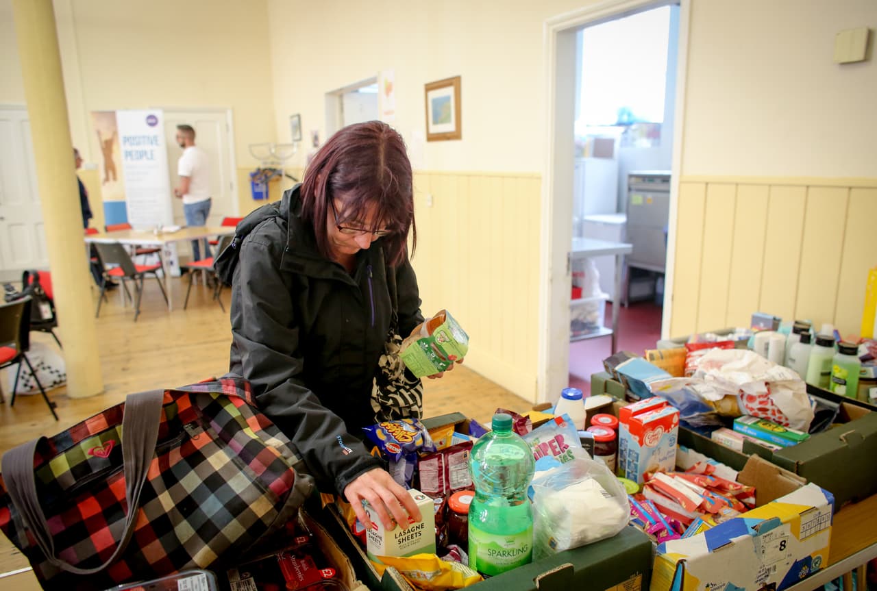 El Aurora Interfaith Food Pantry, atiende a seis condados y dijieron que atendieron a 407 personas el martes. Estan abiertos los lunes, martes y jueves de 10am - 2pm.