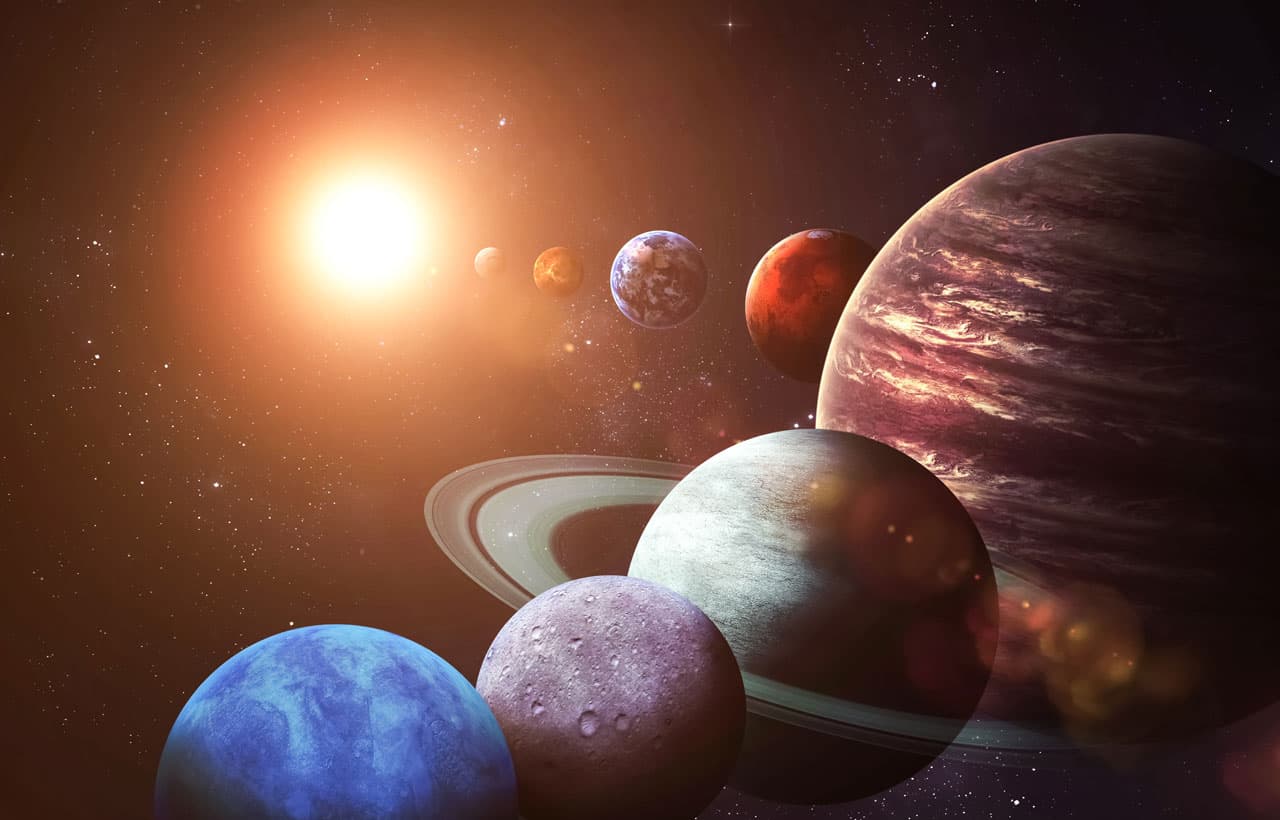 Venus necesita 224,7 días terrestres para dar la vuelta entera al Sol. Pero, dado que la rotación sobre su eje es bastante lenta, necesita 243 días terrestres para completar un giro sobre sí mismo.