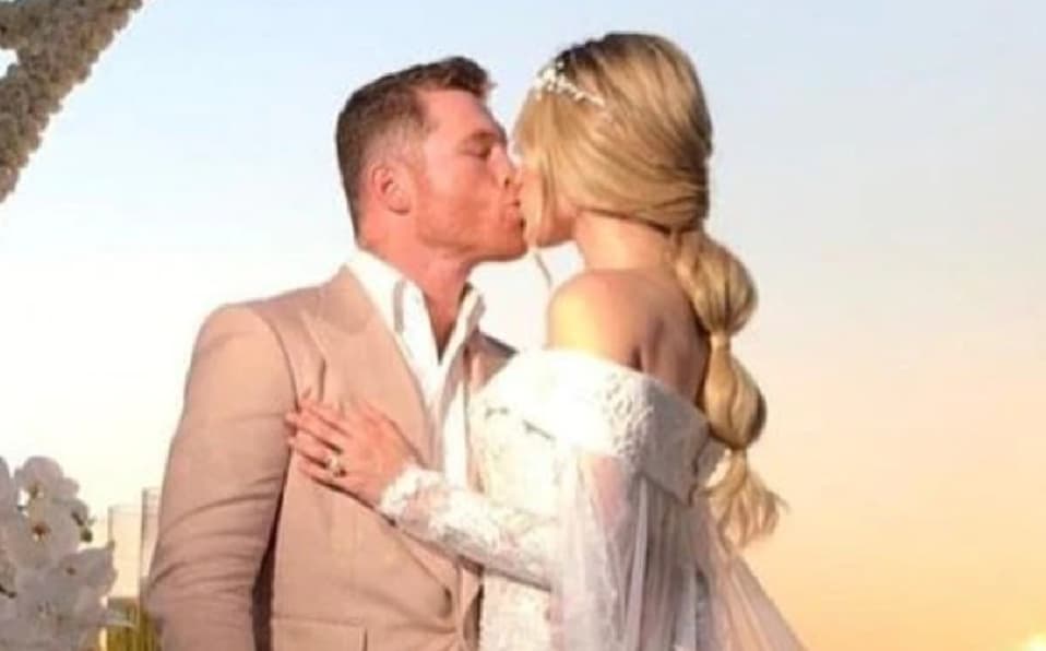 El 15 de mayo, 
<b><a href="https://www.tudn.com/temas/saul-canelo-alvarez" target="_blank">Saúl 'Canelo' Álvarez</a></b> se casó por el civil con la modelo Fernanda Gómez en Punta Mita, Nayarit, México. El pugilista mexicano vistió un traje de lino color nude, camisa blanca y zapatos negros.