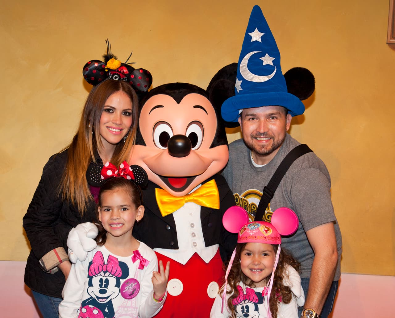 Lo mismo pasa con Poncho Lizárraga, pues sus hijas y su esposa son felices en el parque creado por Walt Disney.