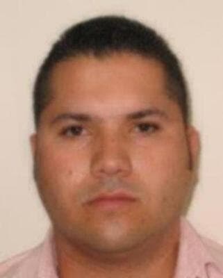 <h3 class="cms-H3-H3">Fausto Isidro Meza Flores</h3>
<br>
<h3 class="cms-H3-H3">($5 millones)</h3>
<br>
<br>El sinaloense es considerado el líder de una importante organización de narcotráfico y presuntamente responsable de la 
<b>posesión, distribución e importación de grandes cantidades de heroína, metanfetamina, cocaína y marihuana a los Estados Unidos</b>, y ha controlado predominantemente la distribución de drogas en partes de Sinaloa, el sur de Sonora y Nayarit, México. 
<br>
<br>Se cree que el fugitivo vive en 
<a href="https://www.univision.com/temas/mexico-city">México</a> y que fue considerado 
<b>como la "mano derecha" del narcotraficante Alfredo Beltrán Leyva </b>antes de su arresto en 2008. 
<br>