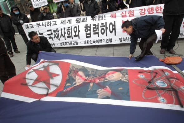 El presidente de Estados Unidos, Barack Obama, fue uno de los primeros en expresar su condena al tercer ensayo nuclear de Corea del Norte -tras los de 2006 y 2009-, que calificó de un "acto altamente provocativo", que "amenaza la paz y la seguridad mundial". En un comunicado, Obama consideró que este acto del gobierno de Pyongyang, constituye una "amenaza para la propia seguridad nacional de Estados Unidos", y para la "paz y seguridad mundiales".