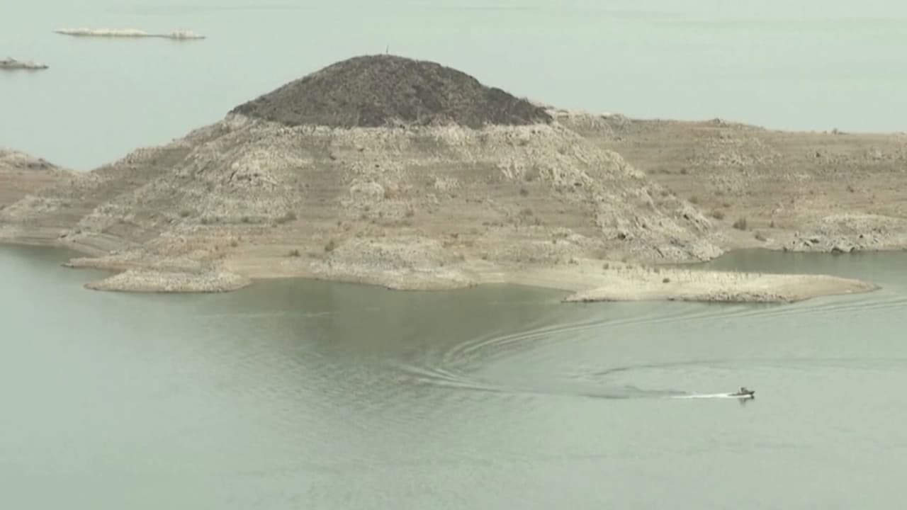 Este lunes, la autoridad de Aguas emitió por primera vez una declaración oficial de escasez de agua para el lago Mead, el embalse más grande del país. Se recortará el suministro para zonas de Arizona, Nevada y el norte de México a partir de octubre.