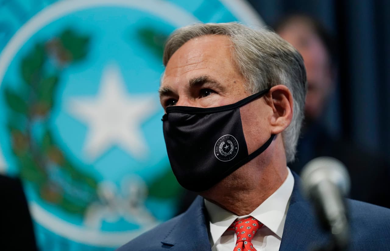 El gobernador Greg Abbott 
<a href="https://twitter.com/GregAbbott_TX/status/1332042650812370947" target="_blank">compartió el siguiente mensaje</a>: "Cecilia y yo les deseamos un muy feliz Día de Acción de Gracias. Estamos agradecidos de que Dios comparta su gracia sobre nuestra gran nación ante cada reto y problema que ha enfrentado, y que eso ha hecho que Estados Unidos llegue a cimas aún mayores. Dios bendiga a Estados Unidos".