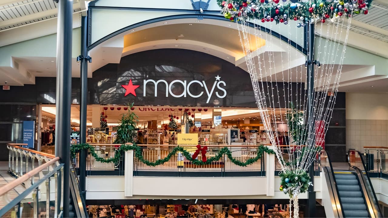 Actualmente, 
<b>Macy’s opera 37 tiendas en el estado de la Estrella Solitaria</b>, ubicadas en ciudades como Allen, Corpus Christi, Flower Mound, Garland, Hurst, Mesquite, Southlake, Arlington, Dallas, Fort Worth, Grapevine, Irving, Pearland, Sugar Land, Austin, El Paso, Friendswood, Houston, Laredo, Plano y The Woodlands. 
<b>No han anunciado todavía cuáles de estas podrían cerrar sus puertas.</b>