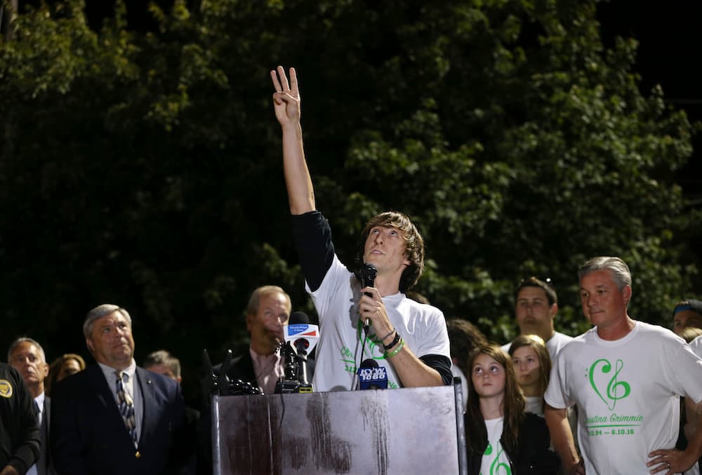 Marcus Grimmie, hermano de la cantante, dijo a la multitud que su hermana "amaba este pueblo"