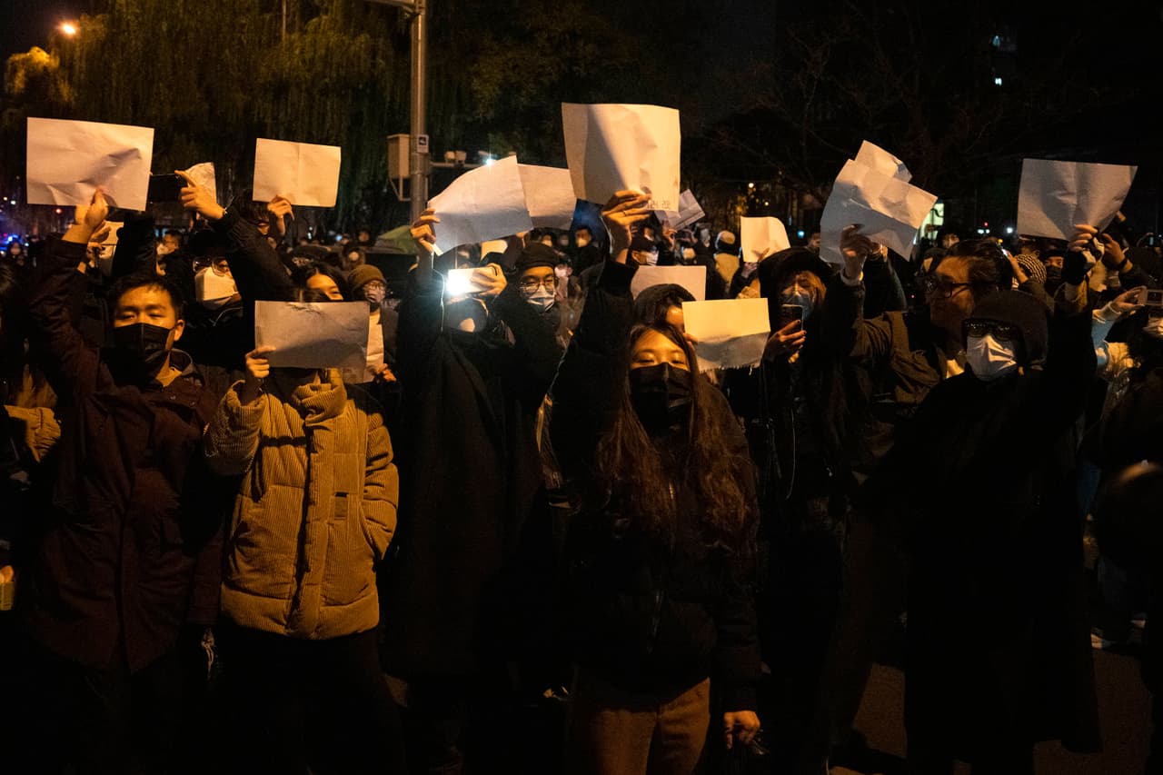 Miles protestan en China contra el confinamiento y piden la renuncia de Xi Jinping