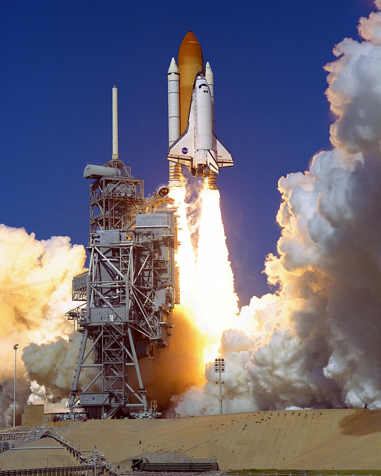 La NASA ha abierto su 
<a href="https://oh.larc.nasa.gov/oh/" target="_blank">Centro de Investigación Langley de Virginia</a> y el 
<a href="https://www.nasa.gov/glennvirtualtours " target="_blank">Centro de Investigación Glenn de Ohio </a>con recorridos virtuales de forma gratuitos. Además, puede probar algunas experiencias de realidad virtual a través de la aplicación 
<a href="https://spacecenter.org/app/" target="_blank">The Space Center Houston</a>.