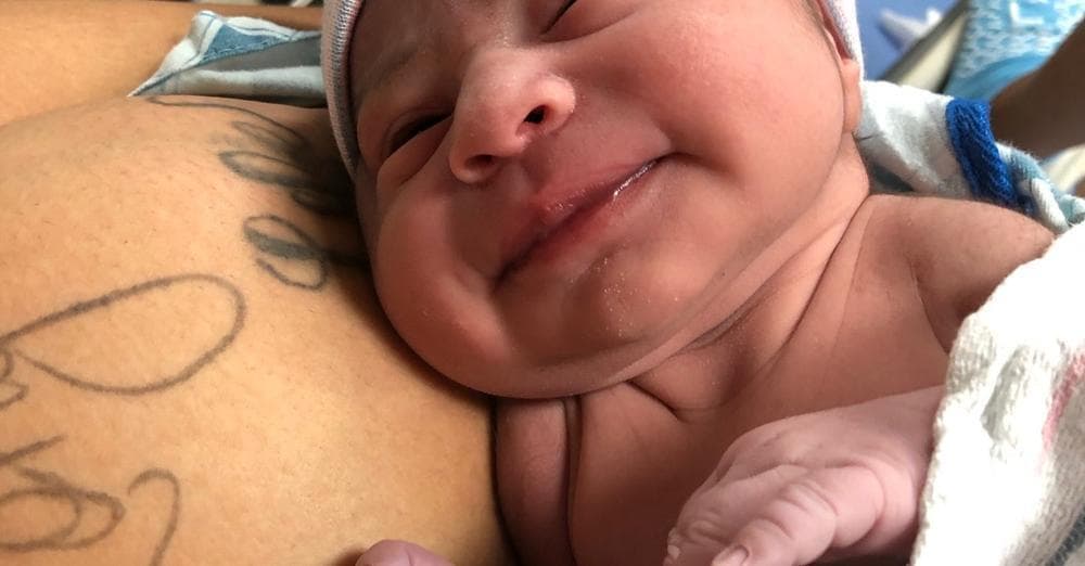 Durante la conferencia de prensa, el jefe de la Policía de Fresno, Paco Balderrama, informó que Yanelly Solorio murió 
<a href="https://www.univision.com/local/fresno-kftv/asesinato-yanelly-solorio-bebe-celine-solorio-rivera-fresno-california" target="_blank">tratando de proteger a su bebé</a> de tres semanas.
