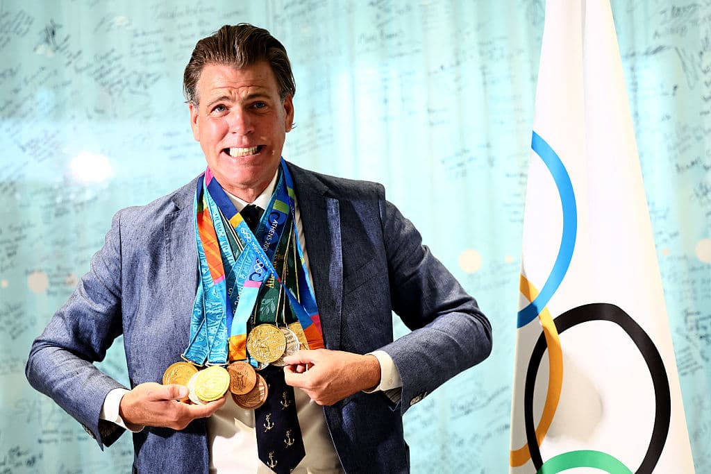 En broma, Gary Hall Jr. dijo que cuidará mejor las nuevas medallas: cinco de oro, tres de plata y dos de bronce, conquistadas 
<b>en los Juegos Olímpicos de Atlanta 1996, Sidney 2000 </b>y
<b> Atenas 2004.</b>