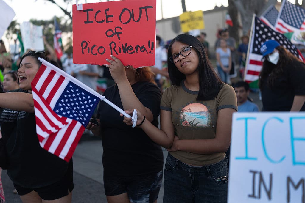 El Departamento de Seguridad Nacional ni ICE han ofrecido cifras sobre cuántos arrestos ejecutaron el martes en Pico Rivera. Tampoco se conocía 
<b>hasta cuándo estarán impactando la ciudad</b>.