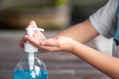 La FDA advierte sobre desinfectantes para manos que contienen productos químicos tóxicos