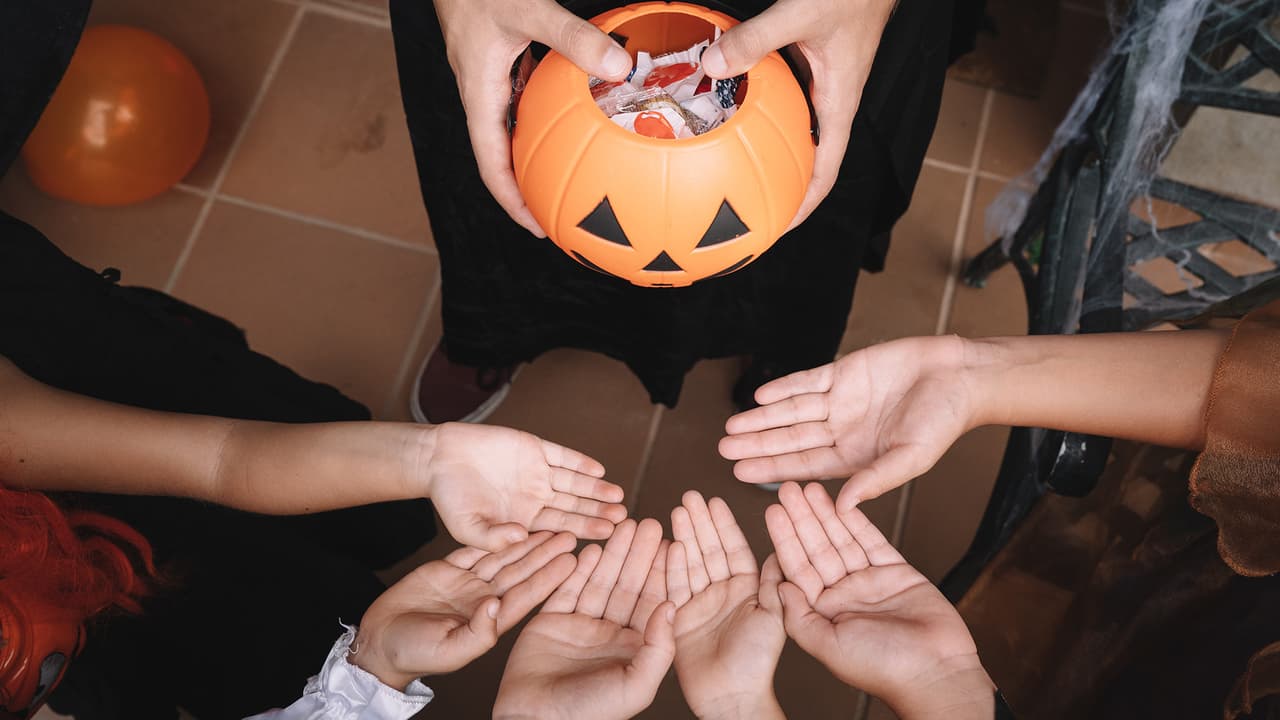 Cómo sobrevivir al ‘truco o trato’ de la Noche de Brujas sin engordar en el intento