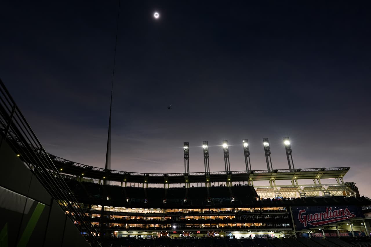 Otro punto clave del eclipse tuvo lugar en Cleveland. Aquí, en el estadio Progressive Field, sede de los equipos Cleveland Guardians y Chicago White Sox.