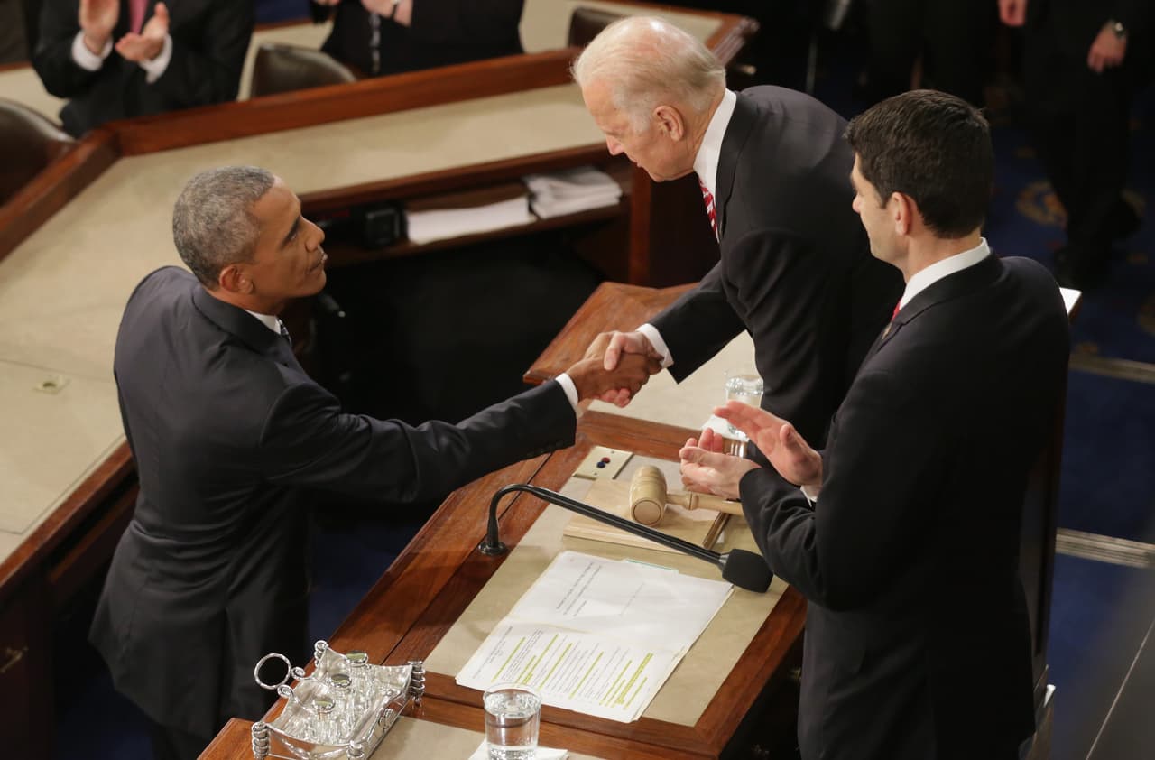 Durante su último discurso de los Estados de la Unión, Barack Obama le ofreció a Biden hacerse cargo de un proyecto especial para erradicar el cáncer en Estados Unidos, solo como un gesto de apoyo a su dolor, tras la pérdida de su hijo Beau Biden, de 46 años, por un tumor canceroso en el cerebro.
<br>