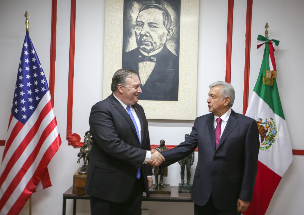 López Obrador se reúne con comitiva de EEUU: le envía una carta a Trump para hacer las paces, no habla del muro ni de los niños separados