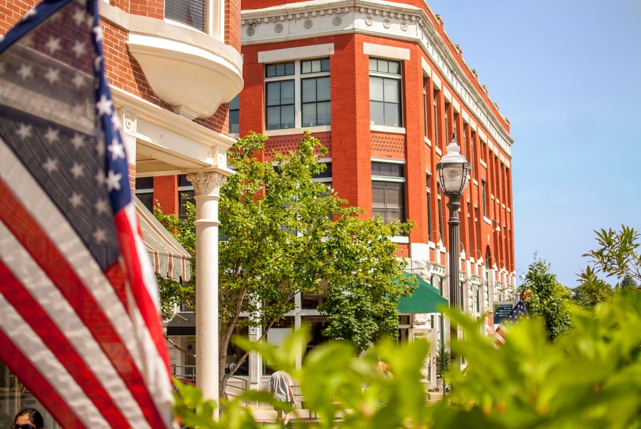 <b>Puesto 8. Arkansas</b>
<br>
<br>Denuncias por robo de identidad: 579 por cada 100,000 habitantes (total: 17,470 denuncias).
<br>
<br>Pérdida de dinero promedio para todos los tipos de fraude: 296 dólares. 
<br>
<br>Usos más comunes del robo de identidad: falsificación de documentos para recibir beneficios gubernamentales (39%) y otras estafas de identidad (34%).
<br>