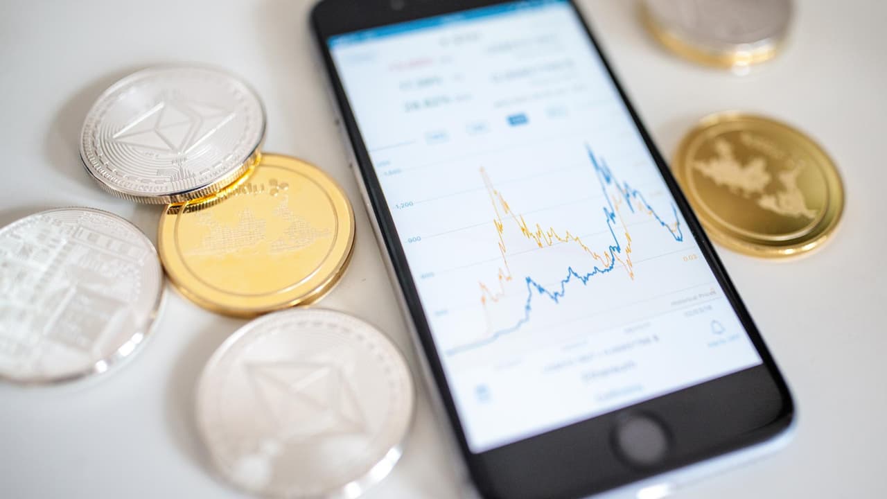 Óscar Torres, experto en impuestos, explica qué son las 
<b>criptomonedas </b>y la relación que podrían tener con el IRS a la hora de declarar impuestos.