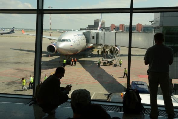 24 de junio: El ex técnico de la CIA aterriza en el aeropuerto Sheremetievo de Moscú a bordo de un avión de la compañía Aeroflot y pide asilo en Ecuador. El ministro de Exteriores del país latinoamericano confirma la petición.