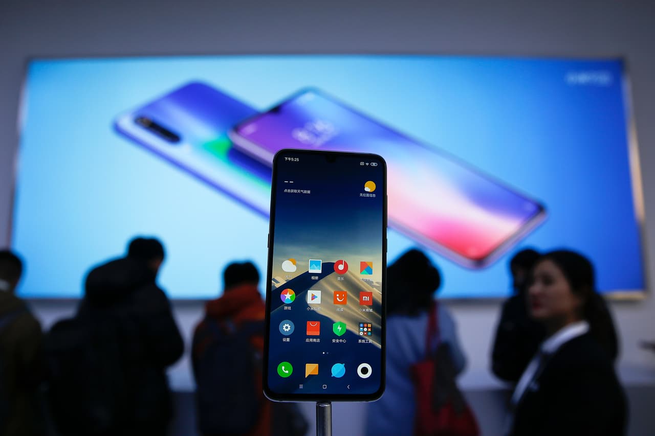 <b>Puesto 15. Xiaomi Corporation. </b>Este fabricante de teléfonos celulares chino se benefició de las sanciones de Estados Unidos al gigante tecnológico Huawei. Ocupa el tercer lugar en la porción del mercado mundial de teléfonos y creció un 227% en 2020.