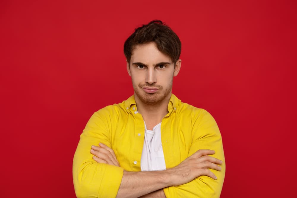 Finalmente, entre estas cualidades no tan positivas que deben considerar es que pueden ponerse de mal humor muy fácilmente, o ser muy exigentes con los demás, mostrándose creídos o groseros.