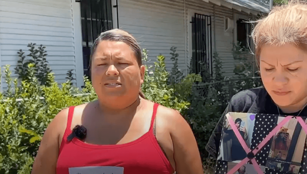 El cuerpo de Gloria fue hallado en la casa abandonada por la Policía de San Antonio después de recibir una llamada anónima. Su muerte fue declarada homicidio después de que las autoridades concluyeran que había sido apuñalada varias veces.
<br>
<br>
<b>Brenda Gonzáles</b>, hermana de la víctima, 
<a href="https://www.univision.com/local/san-antonio-kwex/gloria-martinez-asesinato-arrestados-san-antonio" target="_blank">identificó el cuerpo</a>.